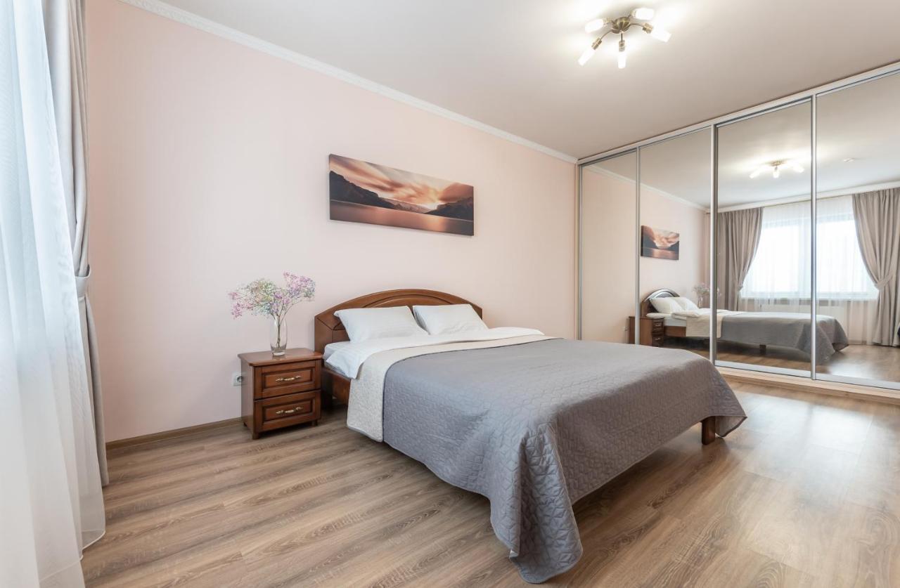 Осокорки Русовой 3 Apartment Kiev Ngoại thất bức ảnh